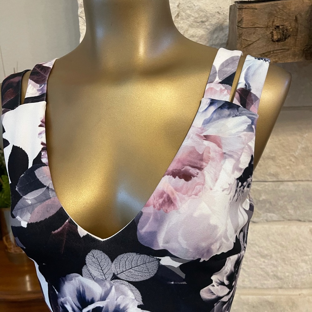 Dress - Picture 2 of 5